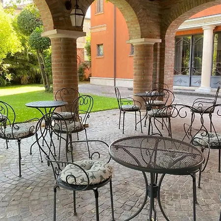 Hotel Dama Estense 3*